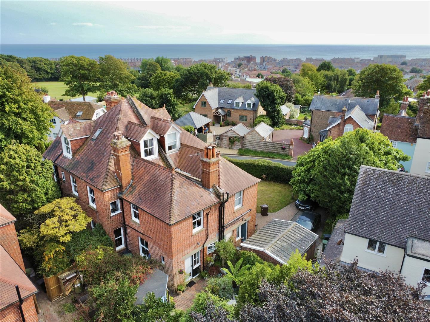 6 bed property in Belle Hill, Bexhill